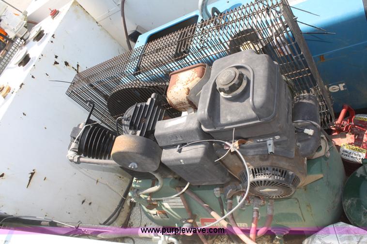 image for item B6875 2004 Ford F550 XL Super Duty service truck