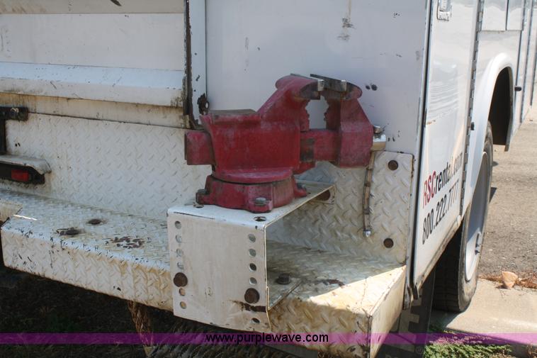 image for item B6875 2004 Ford F550 XL Super Duty service truck