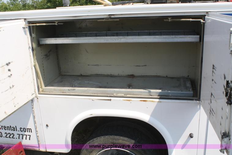 image for item B6875 2004 Ford F550 XL Super Duty service truck