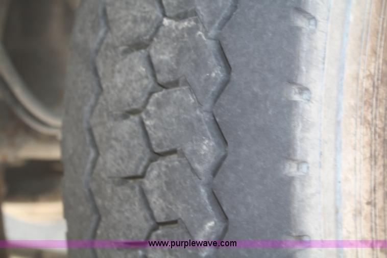 image for item B6875 2004 Ford F550 XL Super Duty service truck