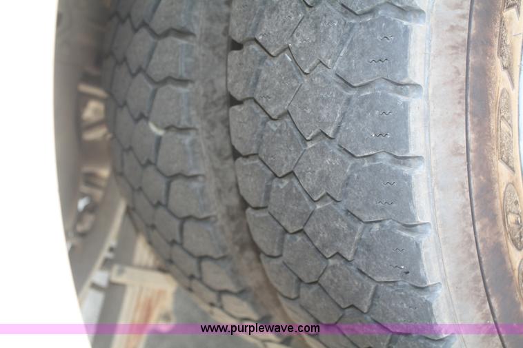 image for item B6875 2004 Ford F550 XL Super Duty service truck