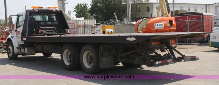 image for item B6876 2006 Freightliner Business Class M2 rollback truck