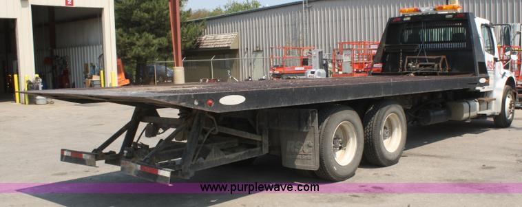 image for item B6876 2006 Freightliner Business Class M2 rollback truck