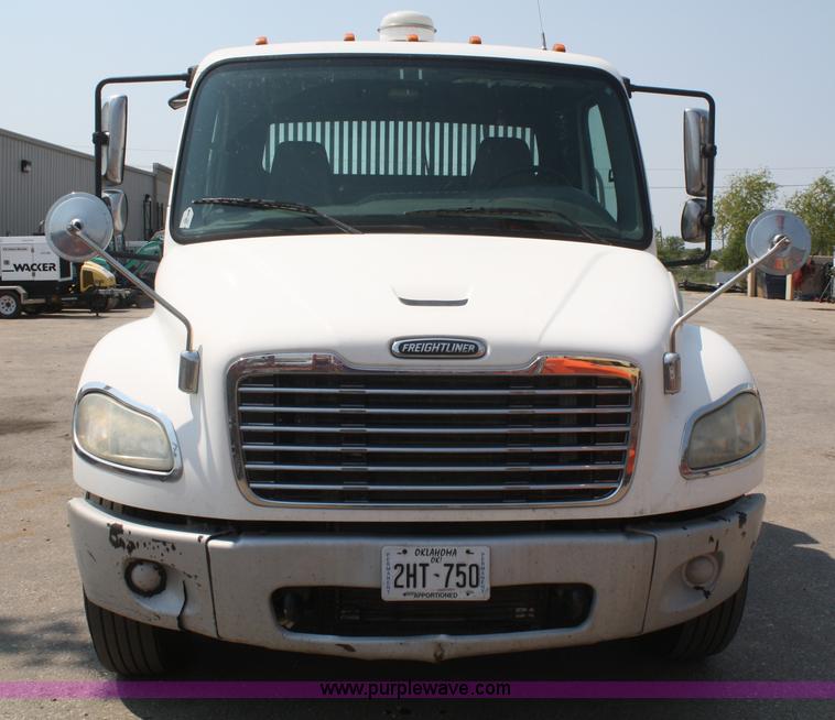 image for item B6876 2006 Freightliner Business Class M2 rollback truck
