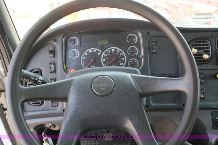 image for item B6876 2006 Freightliner Business Class M2 rollback truck