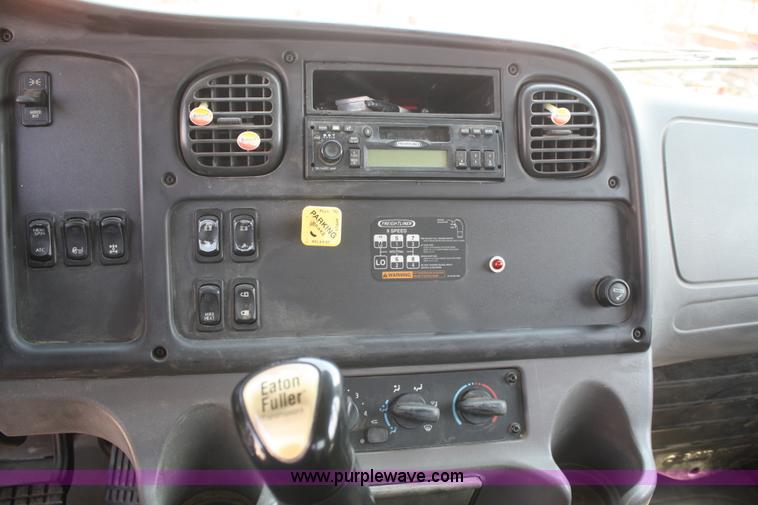 image for item B6876 2006 Freightliner Business Class M2 rollback truck