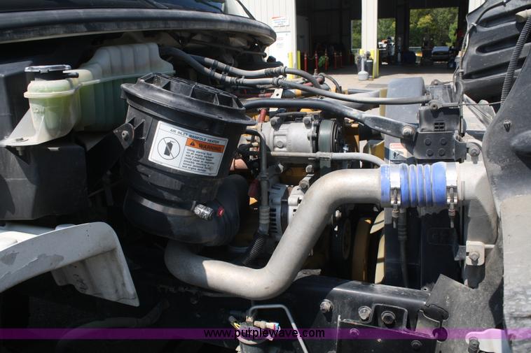 image for item B6876 2006 Freightliner Business Class M2 rollback truck