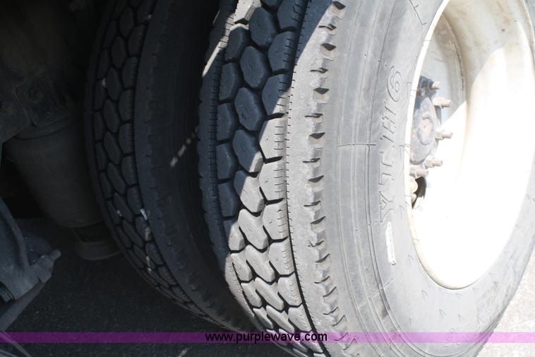 image for item B6876 2006 Freightliner Business Class M2 rollback truck