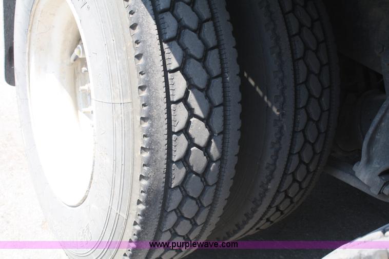 image for item B6876 2006 Freightliner Business Class M2 rollback truck