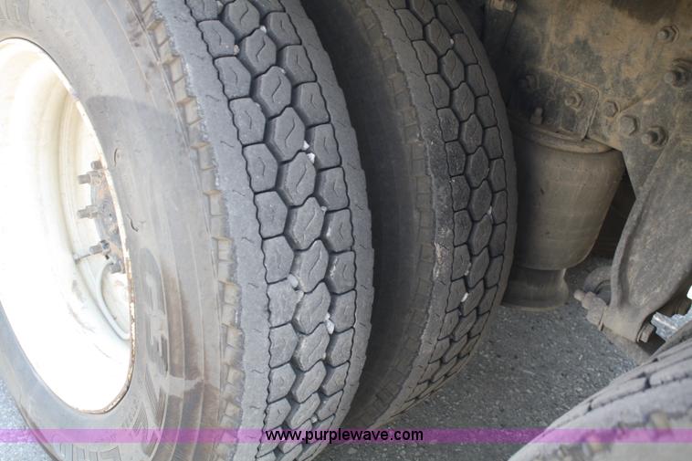 image for item B6876 2006 Freightliner Business Class M2 rollback truck