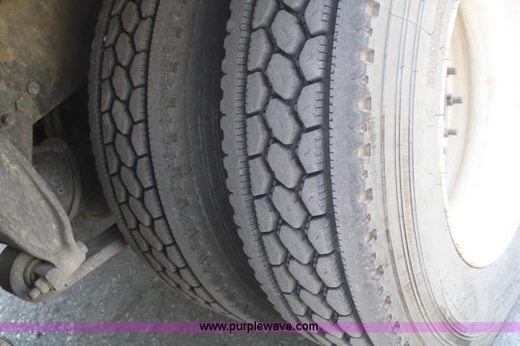 image for item B6876 2006 Freightliner Business Class M2 rollback truck