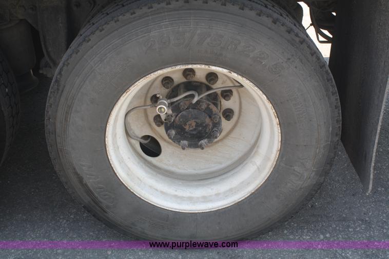 image for item B6876 2006 Freightliner Business Class M2 rollback truck