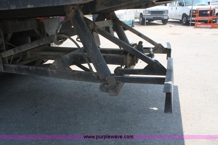 image for item B6876 2006 Freightliner Business Class M2 rollback truck