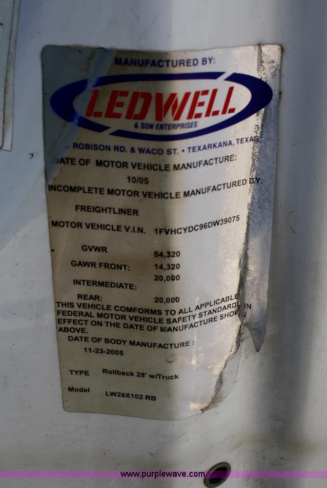 image for item B6876 2006 Freightliner Business Class M2 rollback truck