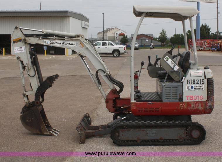 image for item B6900 2006 Takeuchi TB016 compact excavator