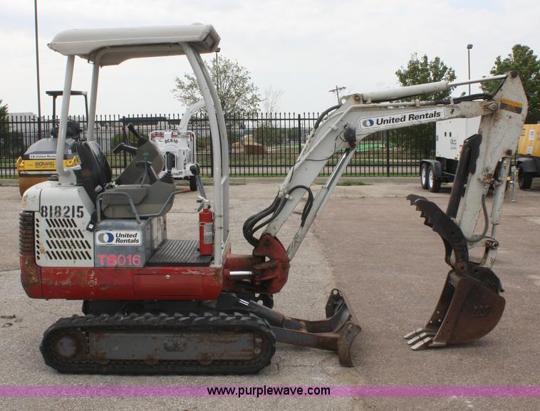 image for item B6900 2006 Takeuchi TB016 compact excavator