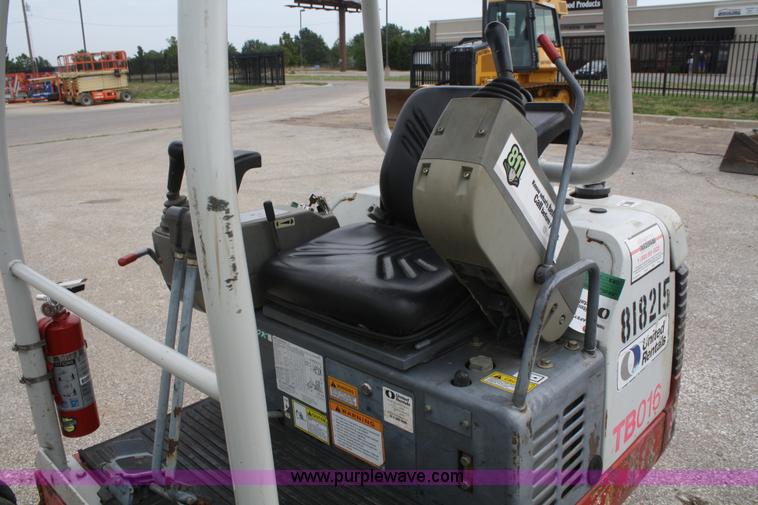 image for item B6900 2006 Takeuchi TB016 compact excavator