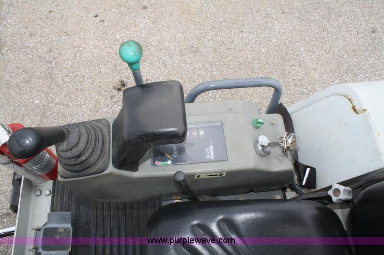 image for item B6900 2006 Takeuchi TB016 compact excavator