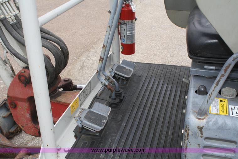 image for item B6900 2006 Takeuchi TB016 compact excavator