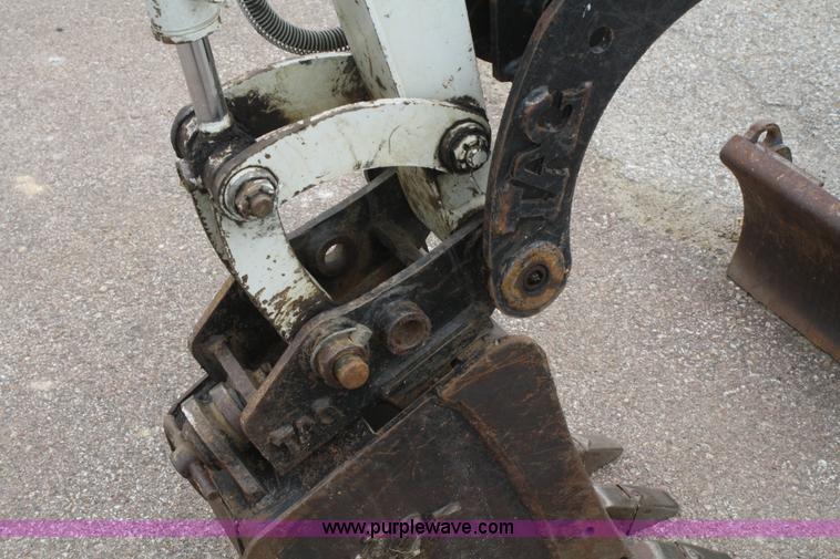 image for item B6900 2006 Takeuchi TB016 compact excavator