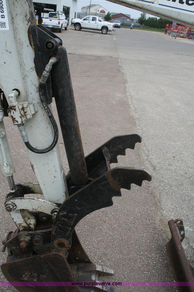 image for item B6900 2006 Takeuchi TB016 compact excavator