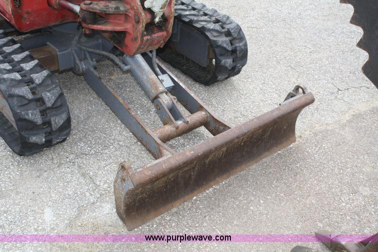 image for item B6900 2006 Takeuchi TB016 compact excavator