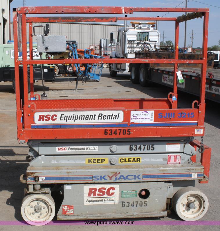 image for item B6924 2006 Skyjack SJ-III 3215 electric scissor lift