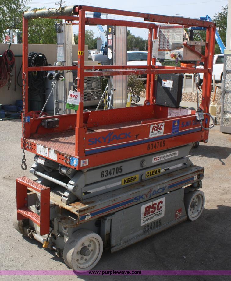 image for item B6924 2006 Skyjack SJ-III 3215 electric scissor lift