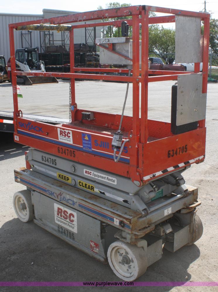 image for item B6924 2006 Skyjack SJ-III 3215 electric scissor lift