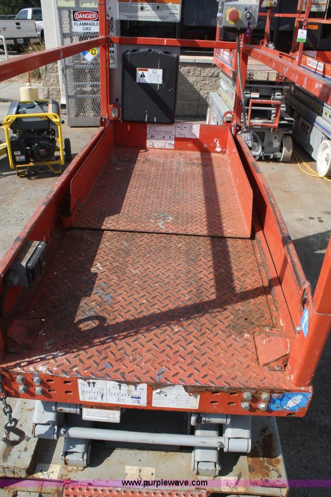 image for item B6924 2006 Skyjack SJ-III 3215 electric scissor lift