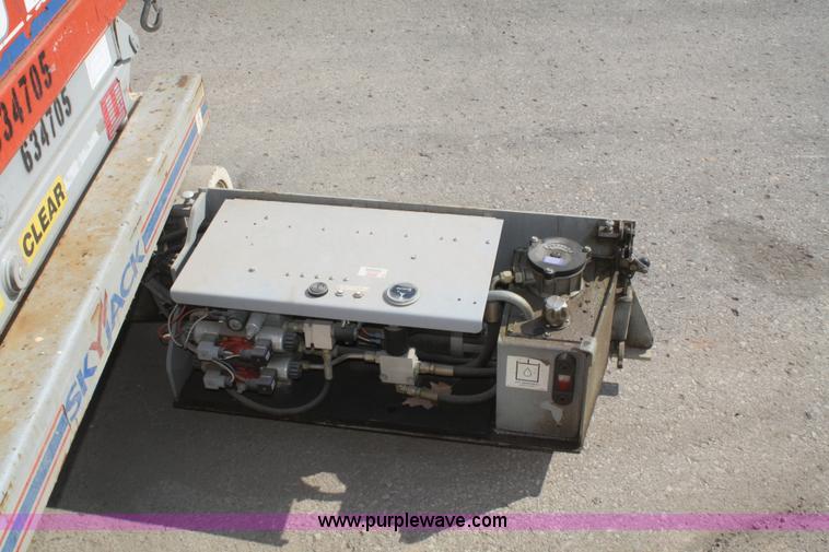 image for item B6924 2006 Skyjack SJ-III 3215 electric scissor lift