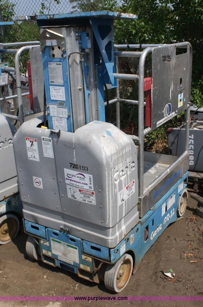 image for item B6961 2005 Genie GR12 vertical lift