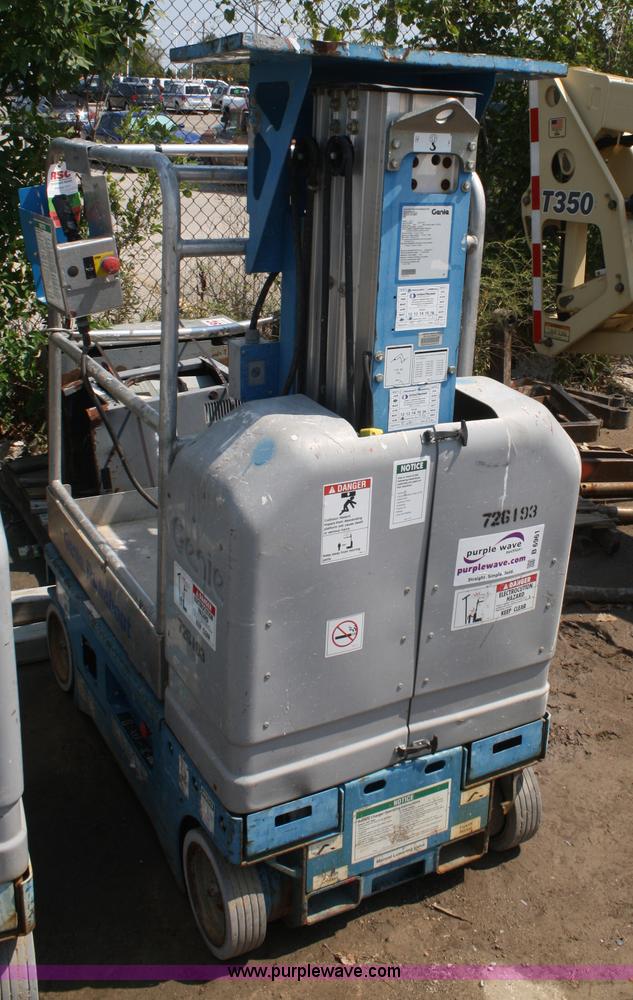 image for item B6961 2005 Genie GR12 vertical lift