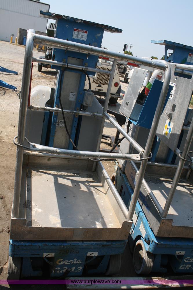 image for item B6961 2005 Genie GR12 vertical lift