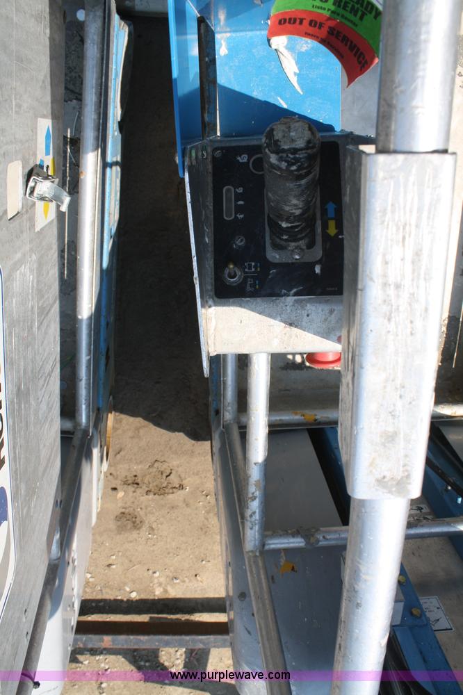 image for item B6961 2005 Genie GR12 vertical lift