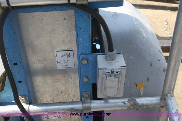 image for item B6961 2005 Genie GR12 vertical lift