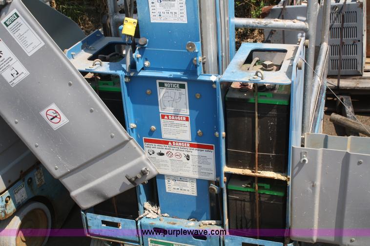 image for item B6961 2005 Genie GR12 vertical lift