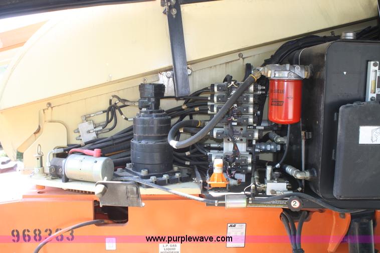 image for item B6962 2000 JLG 600S boom lift