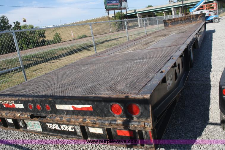 image for item B6965 2005 Trail King Hydra-Tail trailer