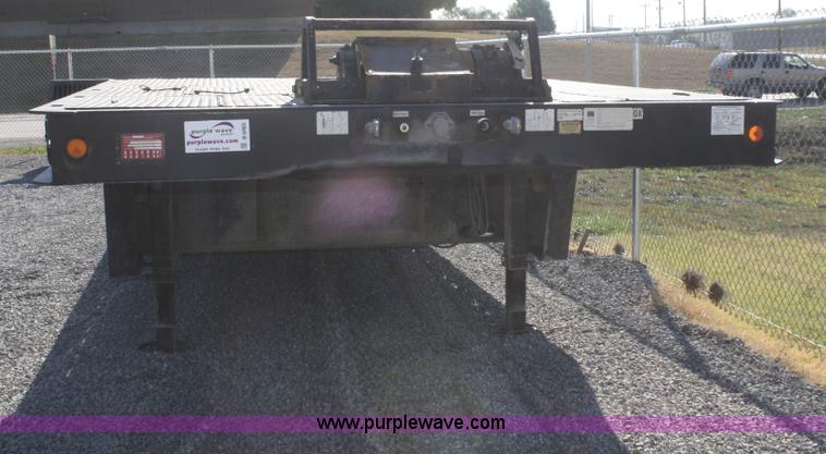 image for item B6965 2005 Trail King Hydra-Tail trailer