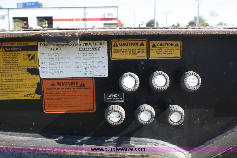 image for item B6965 2005 Trail King Hydra-Tail trailer