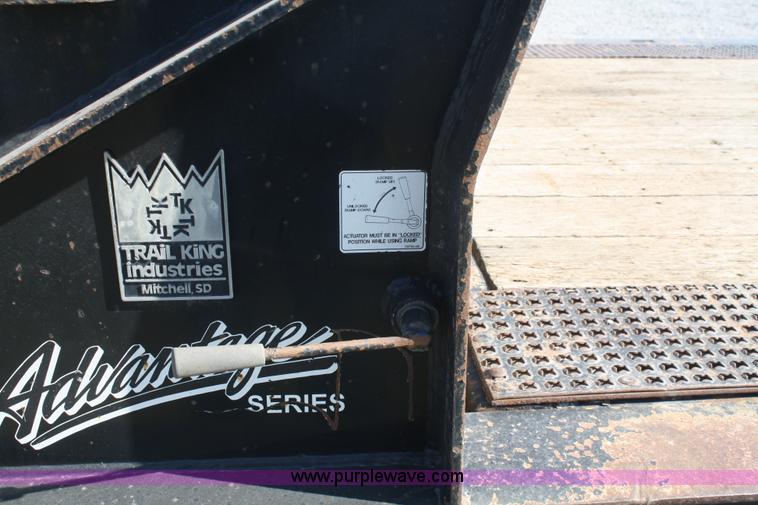 image for item B6965 2005 Trail King Hydra-Tail trailer