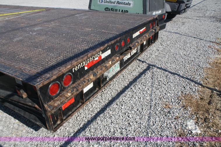 image for item B6965 2005 Trail King Hydra-Tail trailer