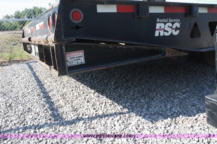 image for item B6965 2005 Trail King Hydra-Tail trailer