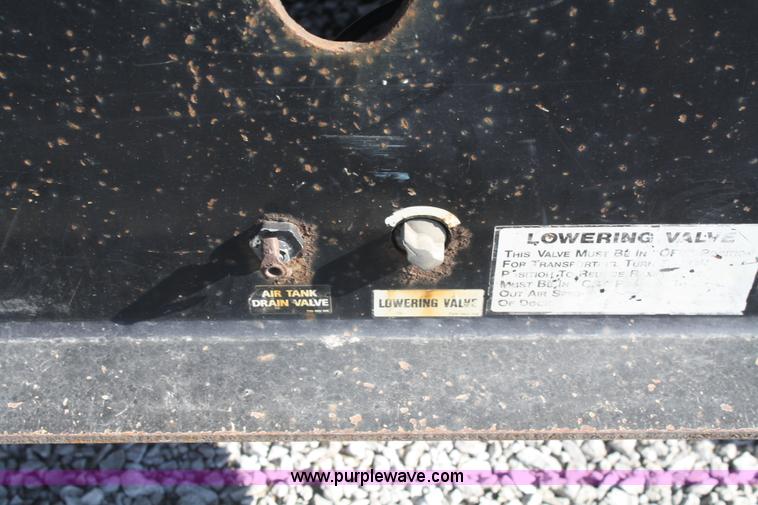 image for item B6965 2005 Trail King Hydra-Tail trailer