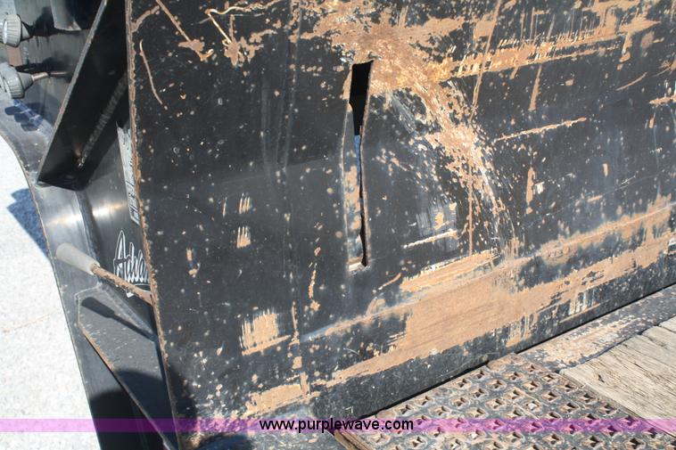 image for item B6965 2005 Trail King Hydra-Tail trailer