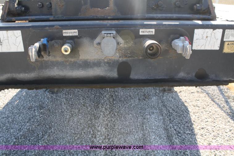 image for item B6965 2005 Trail King Hydra-Tail trailer