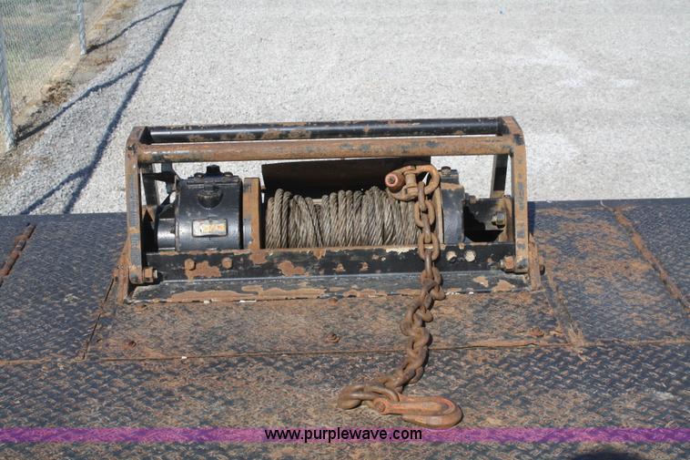 image for item B6965 2005 Trail King Hydra-Tail trailer