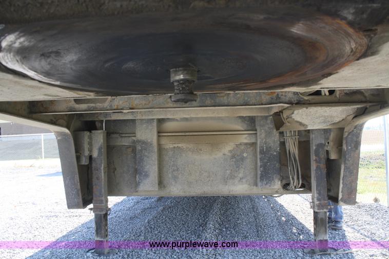 image for item B6965 2005 Trail King Hydra-Tail trailer