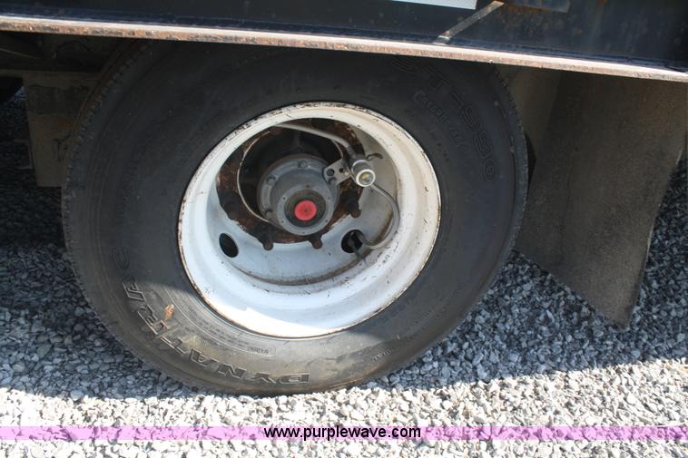 image for item B6965 2005 Trail King Hydra-Tail trailer